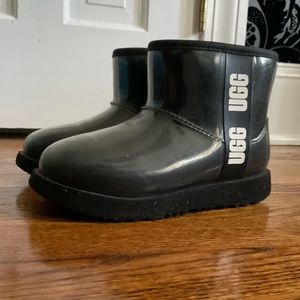 Ugg classic clear mini ll kids size 1